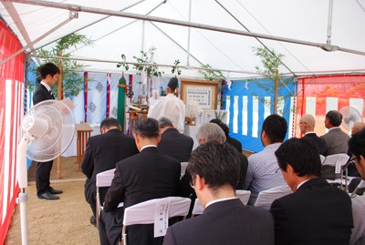 ���ʗ{��V�l�z�[���̒n����