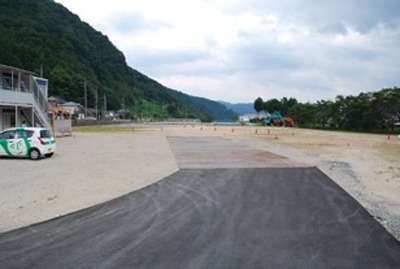 �L���������s